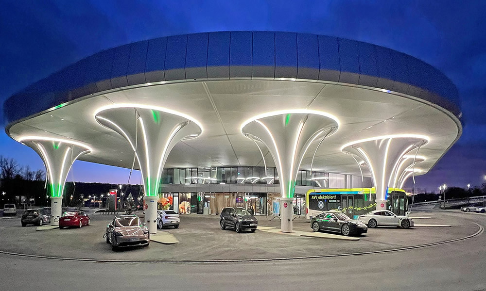Super charging station